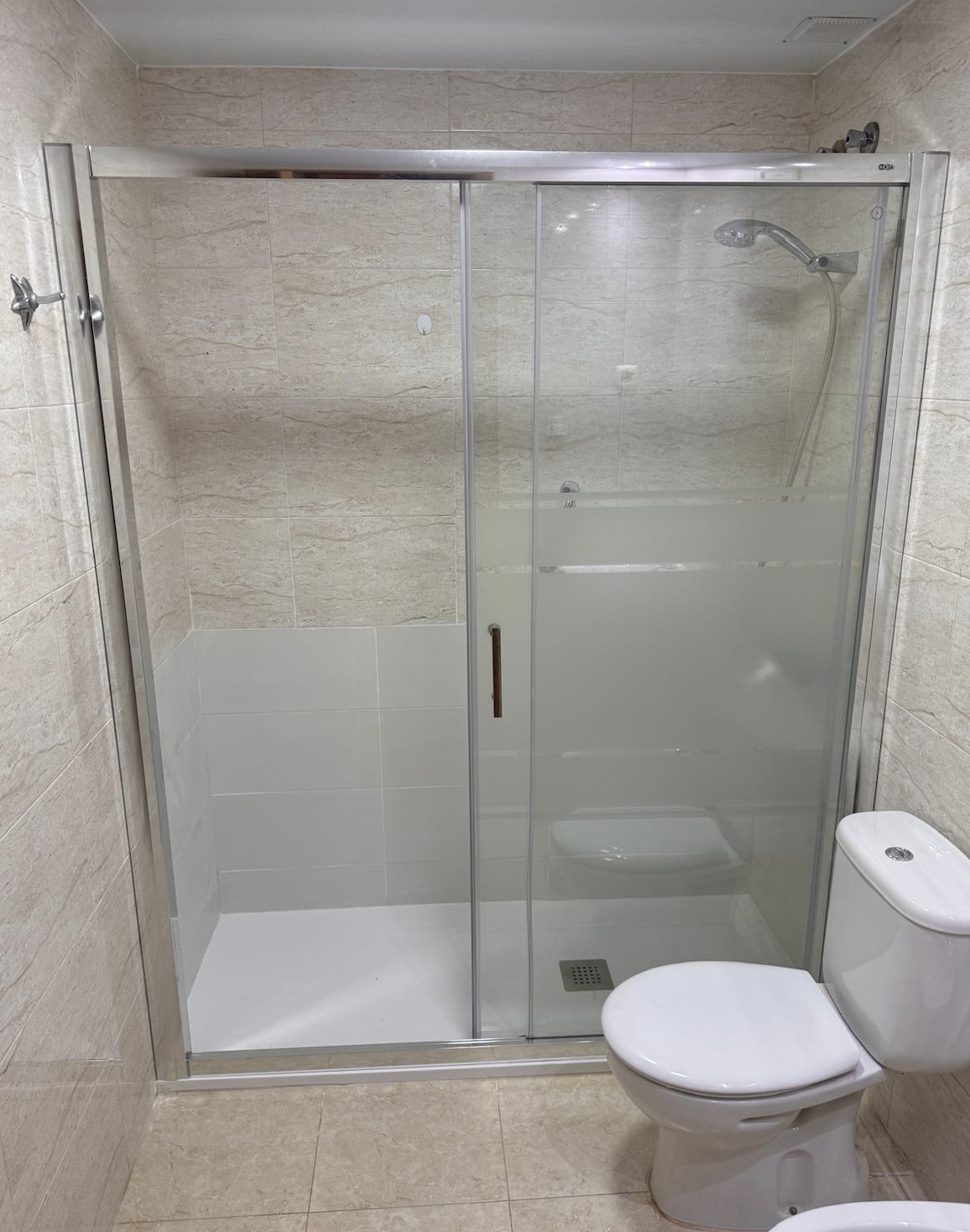 Mampara de Ducha 2 - Solución elegante y funcional - Reforma Barcelona - Reformes Bonilla