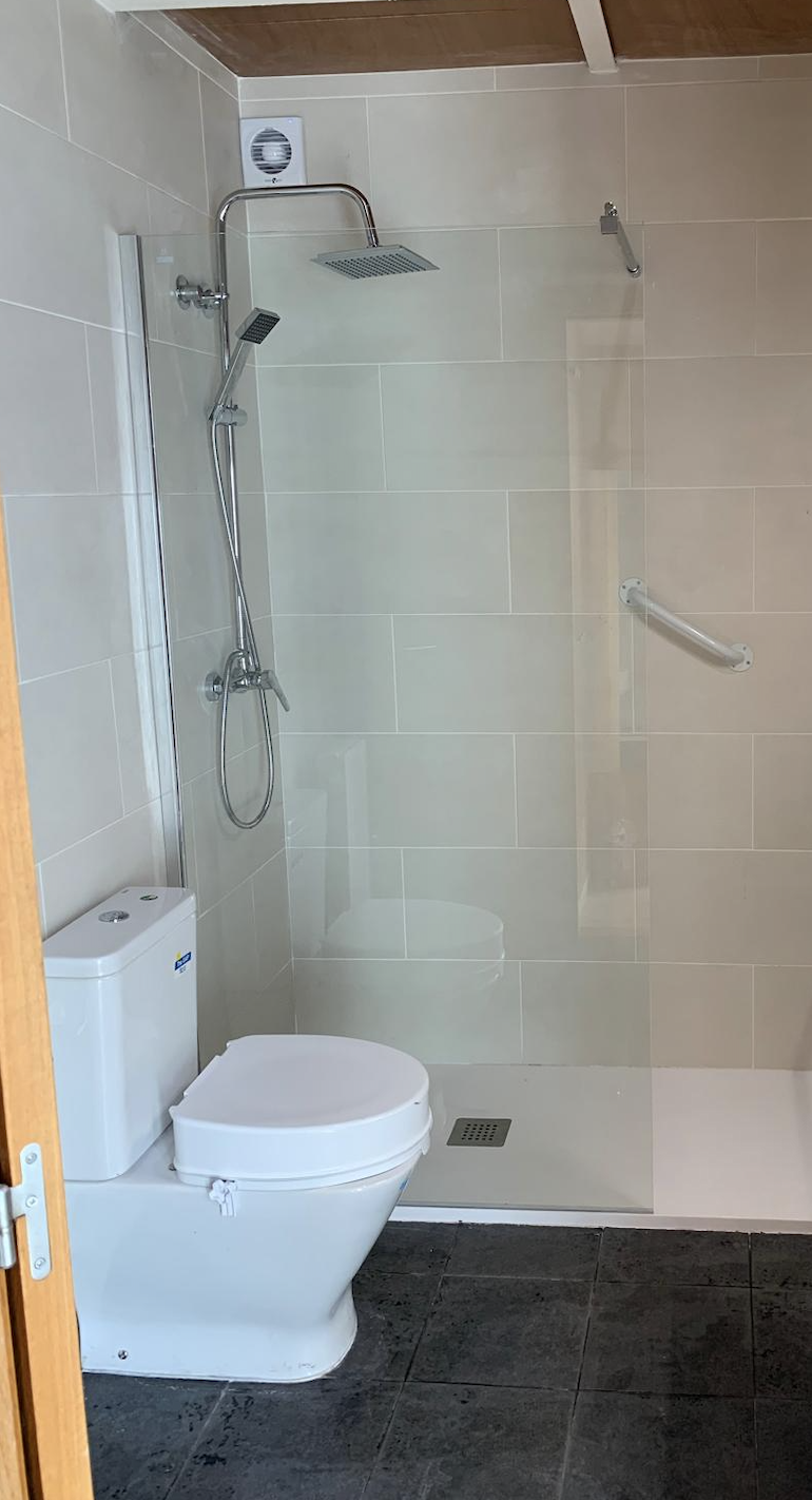 Mampara de Ducha 4 - Diseño minimalista - Reforma Barcelona - Reformes Bonilla