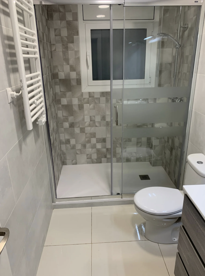 Mampara de Ducha 6 - Acabados premium - Reforma Barcelona - Reformes Bonilla