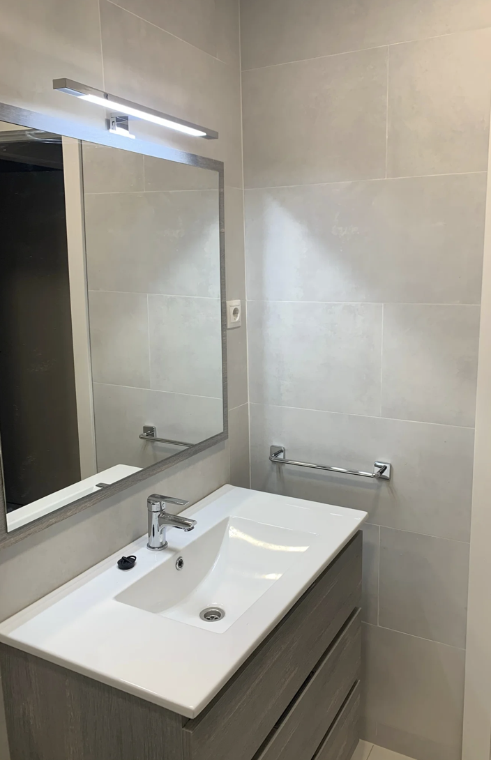 Mueble de Baño 2 - Almacenamiento inteligente y elegante - Reforma Barcelona - Reformes Bonilla