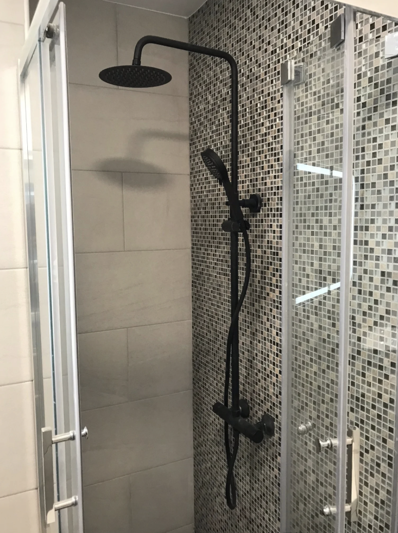 Reforma integral baño moderno Barcelona - Reformes Bonilla