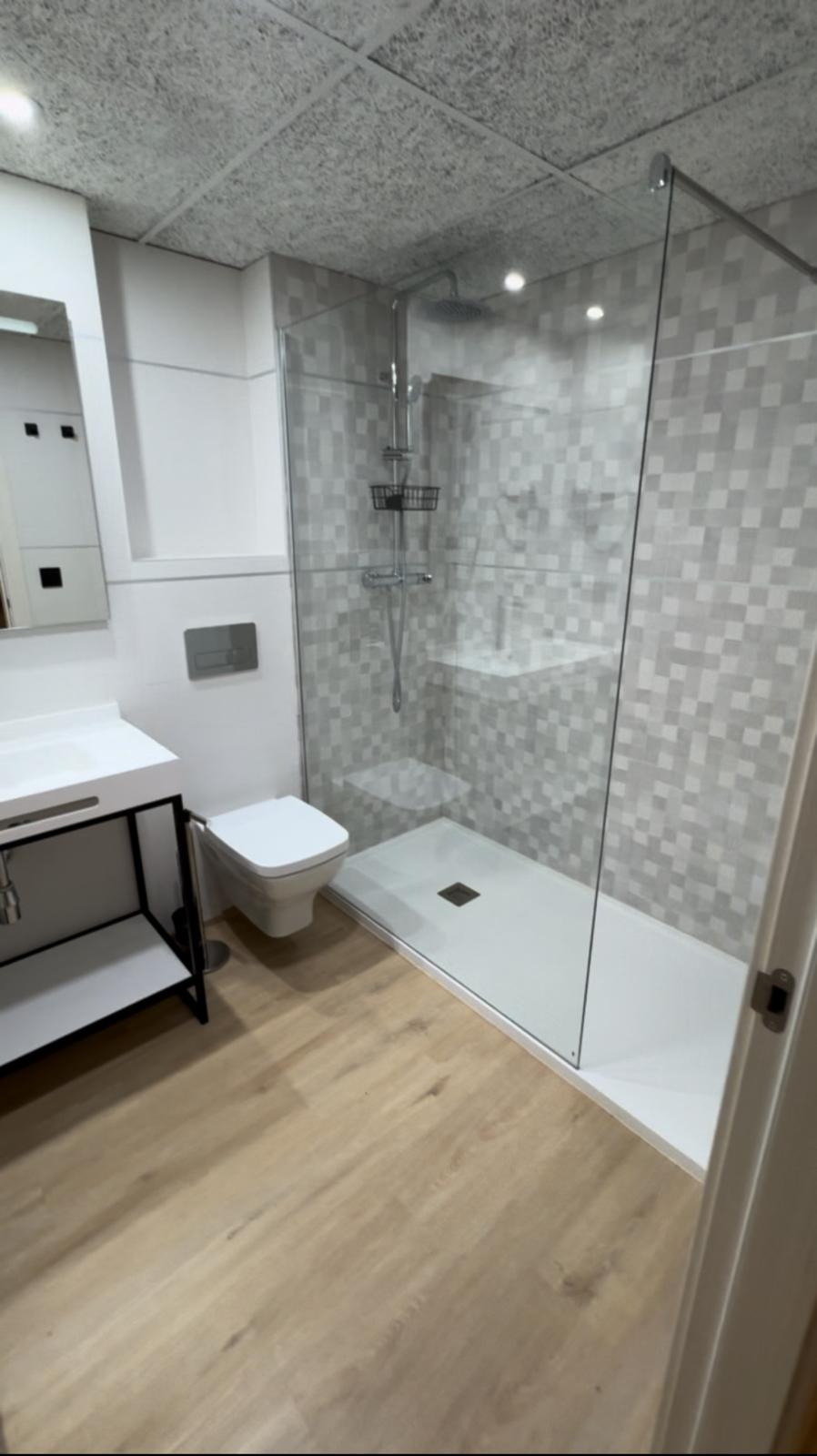 Reforma integral baño elegante Barcelona - Reformes Bonilla