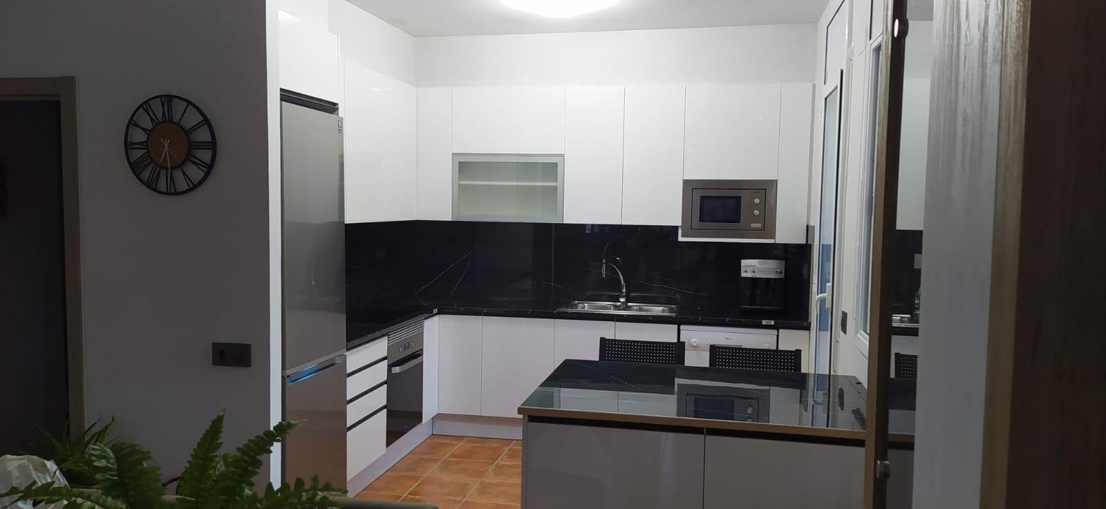 Cocina Isla 2 - Diseño funcional con isla - Reforma Barcelona - Reformes Bonilla