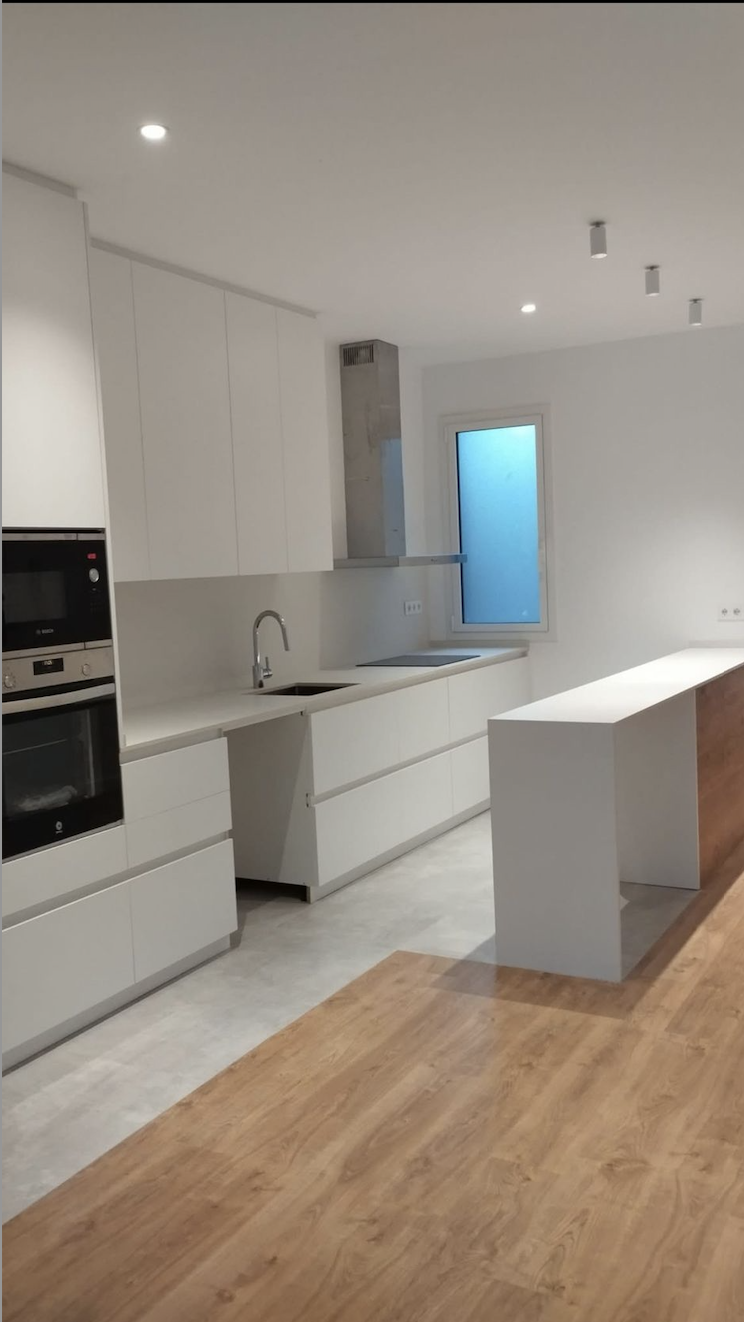 Cocina Isla 3 - Espacio social con isla central - Reforma Barcelona - Reformes Bonilla