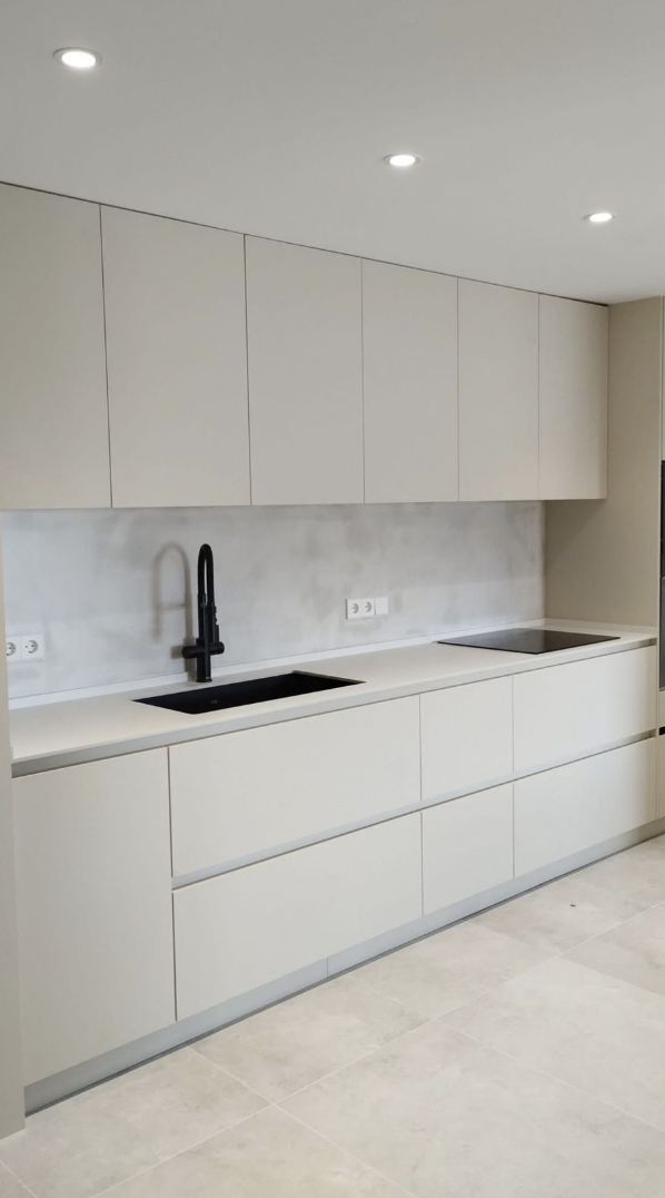 Cocina Minimalista 4 - Funcionalidad perfecta - Reforma Barcelona - Reformes Bonilla